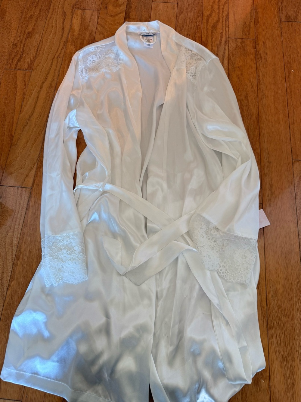 Linea Donatella White Satin Lace-Trim Robe